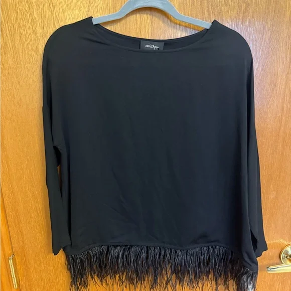 Elegant Black Long Sleeve Blouse with Feather Detail - Picture 4 of 11